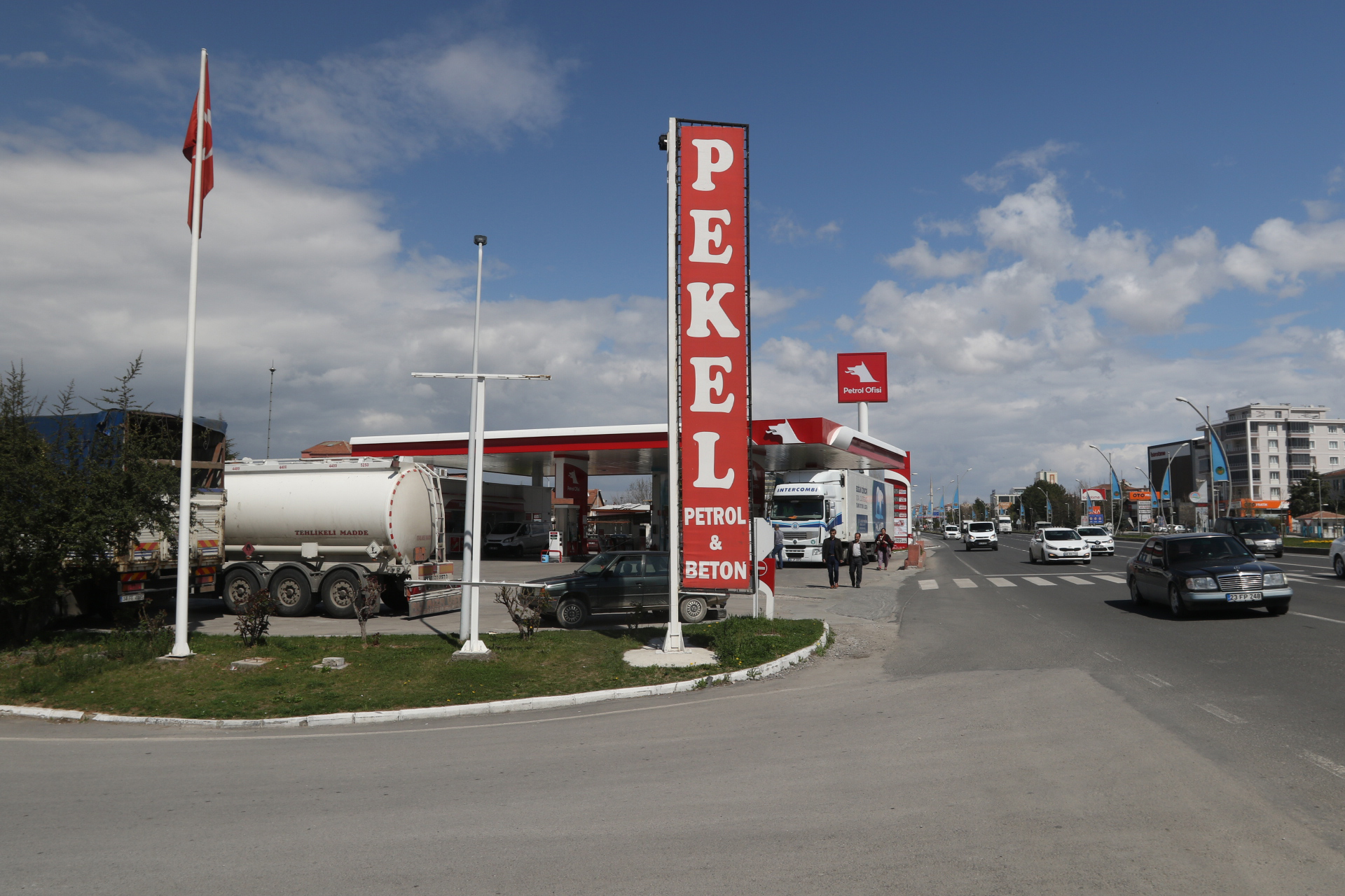 Sivas Caddesi Akaryakıt İstasyonu